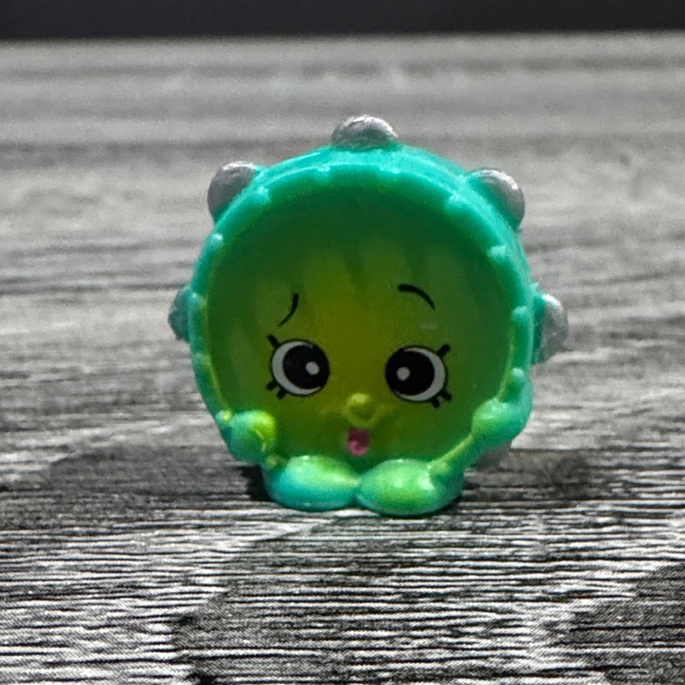 Shopkins | Turquoise & Green Tammy Tambourine (Super Shopper) - Mini Figure